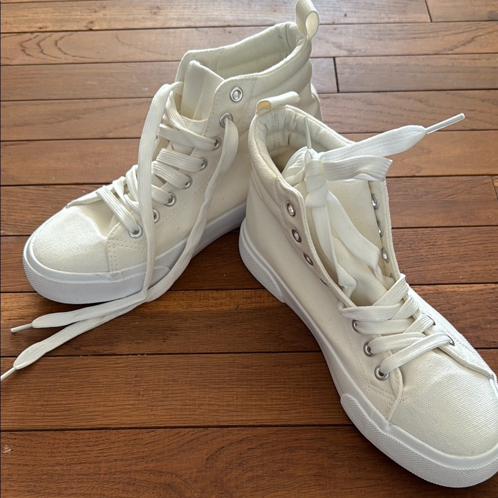 Brand new sneakers - Picture 2 of 3